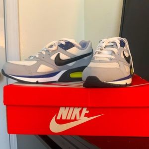 I’m selling a pair of shoes that I only worn once.